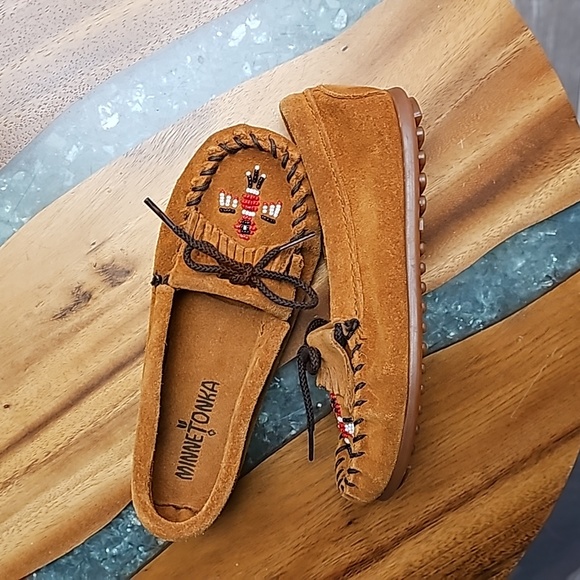 Minnetonka Thunderbird Animikii Hard Sole Brown Leather Moccasins | Size 1 Youth - Picture 6 of 6